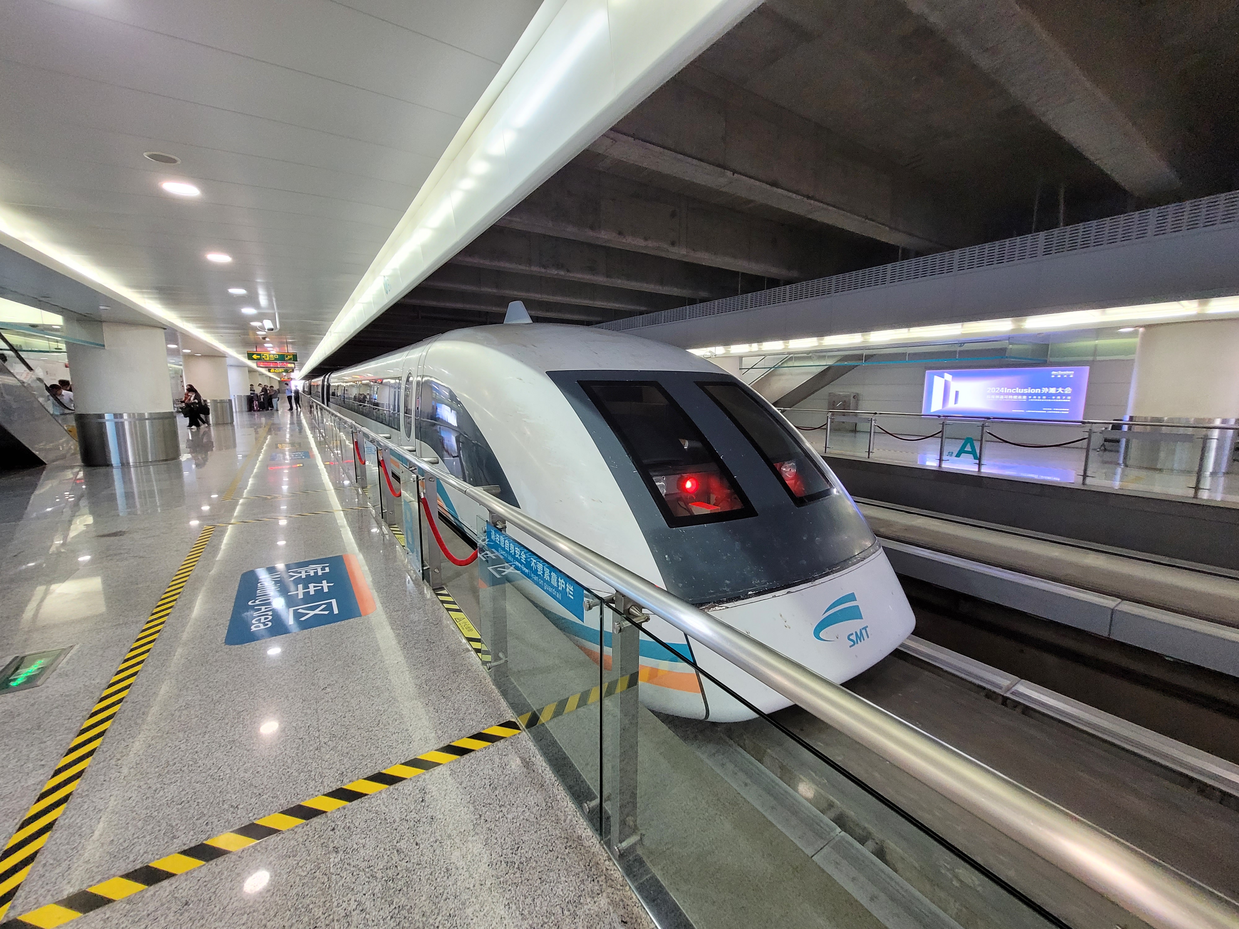 Shanghai: Maglev